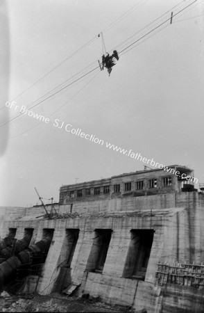 SHANON SCHEME : RENEWING A LAMP IN THE OVERHEAD CIRCUIT FROM THE TROLLYOF THE TRAVELLING CRANE - WHICH HOUSE OVER UPLAKE DAM IN BACKGROUND